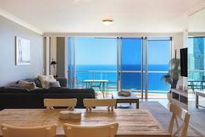 Appartement Confort, balcon, vue océan | Restauration dans la chambre
