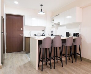 Fridge, microwave, oven, coffee/tea maker - Geko |Concorde_ 1BR in San Isidro w/balcony (San Isidro)