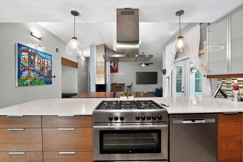 Stylish 3BR Home + Private Pool