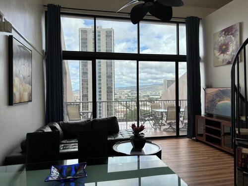 2BR+Loft Huge Patio Quiet & Spacious with Free Parking