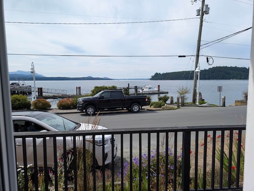 The Cedar Suite #6 | Central Apartment, Waterfront, 2 Beds