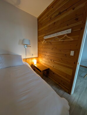 1 sovrum, skrivbord, strykjärn/strykbräda och gratis wi-fi