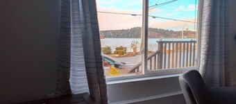 The Cedar Suite #6 | Central Apartment, Waterfront, 2 Beds
