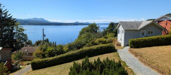 The Founder's Vista Suite Spacious, Panoramic Ocean Views