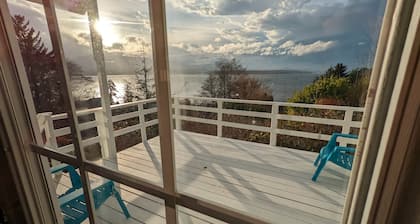 Cliff Haven on the Bay (ocean & mountain view 1bdrm Cottage)