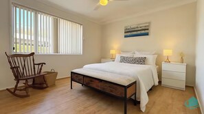 3 chambres, fer et planche à repasser, Wi-Fi, draps fournis