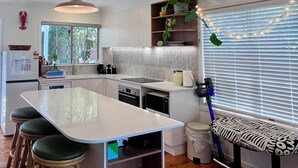 Private kitchen - A Classic Beach House - Waterfront Access and Short Walk to Beach (Mossy Point)
