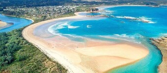 A classic beach house with waterfront access and a 5min walk to the beach