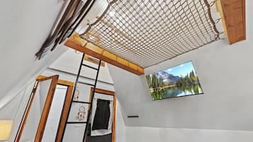 Cabin, River View | Free WiFi