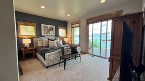 3 室のベッドルーム、アイロン / アイロン台、WiFi、ベッドシーツ