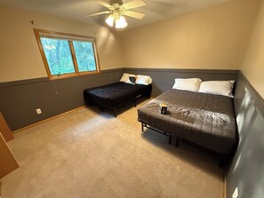 5 bedrooms, free WiFi, bed sheets