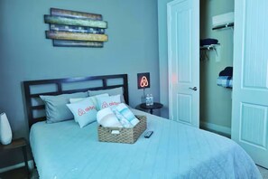 5 bedrooms, iron/ironing board, WiFi, bed sheets