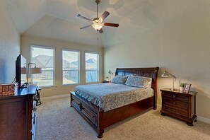 5 bedrooms, iron/ironing board, WiFi, bed sheets