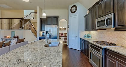 Spacious 5-bedroom Modern Stay Near - IAH-AIRPORT