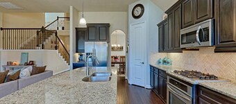 Spacious 5-bedroom Modern Stay Near - IAH-AIRPORT