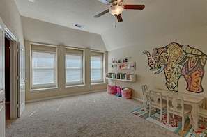 Interior - Spacious 5-bedroom Modern Stay Near - IAH-AIRPORT (Humble)