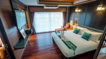 Isi minibar gratis, brankas, Wi-Fi gratis, dan seprai linen