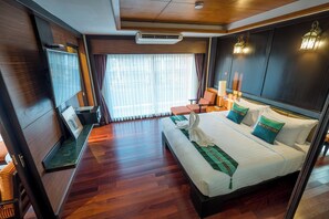 Free minibar items, in-room safe, free WiFi, bed sheets