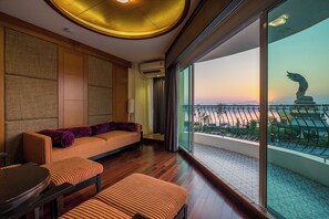 Free minibar items, in-room safe, free WiFi, bed sheets