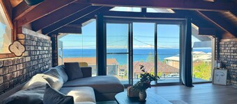 Treehouse Waterview at Caves Beach!