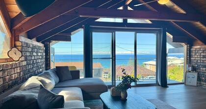 Treehouse Waterview at Caves Beach!