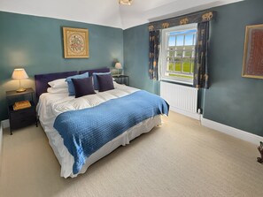 6 soverom, strykejern/-brett, internettilgang og sengetøy