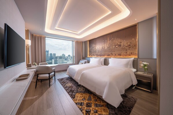 Prestige Penthouse | In-room safe, desk, laptop workspace, blackout drapes
