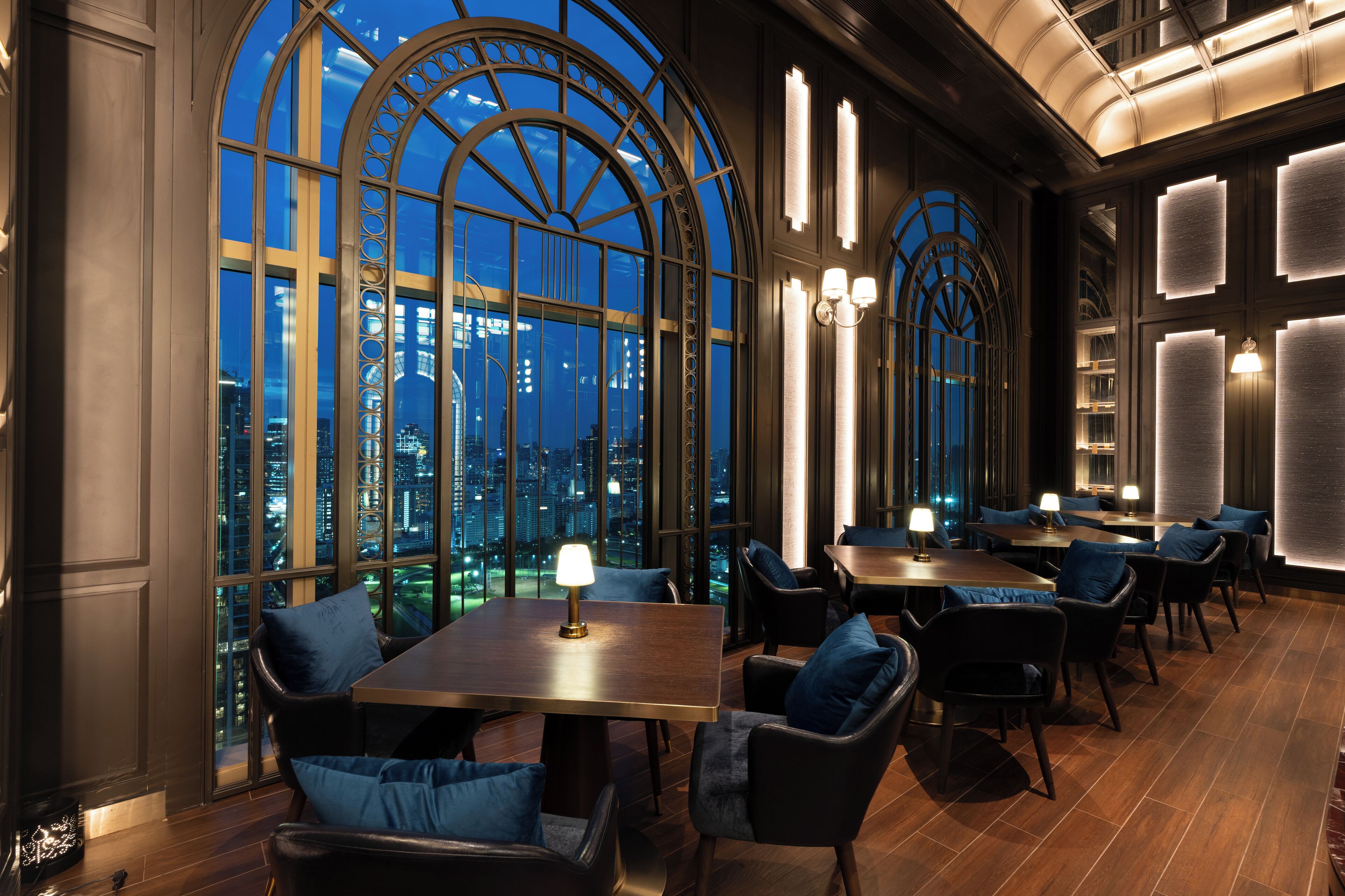 2 bars/lounges, rooftop bar