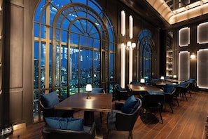 2 bars/lounges, rooftop bar