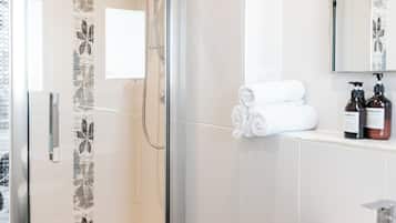 Twin Room, Sea View (Room 3 First Floor) | Bathroom | Towels