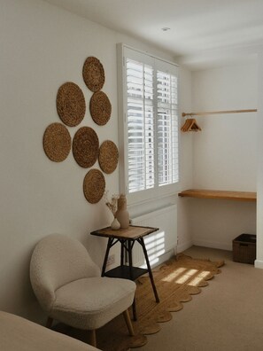 Habitación doble, vistas parciales al mar (Room 8 Top Floor) | Ropa de cama