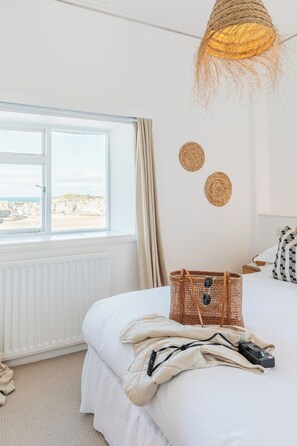 Habitación doble, vista al mar (Room1 First Floor) | Ropa de cama