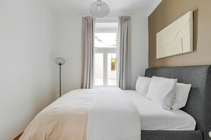 3 slaapkamers, een strijkplank/strijkijzer, wifi, beddengoed