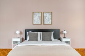 3 bedrooms, iron/ironing board, WiFi, bed sheets - Blueground | Wieden, view, nr Karlskirche (Vienna)