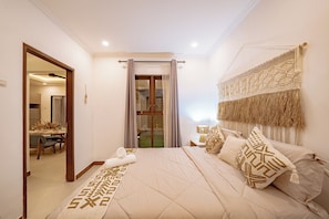 2 bedrooms, iron/ironing board, internet, bed sheets