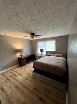 6 bedrooms, desk, iron/ironing board, WiFi
