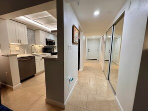 Micro-ondes, four, plaque de cuisson, lave-vaisselle