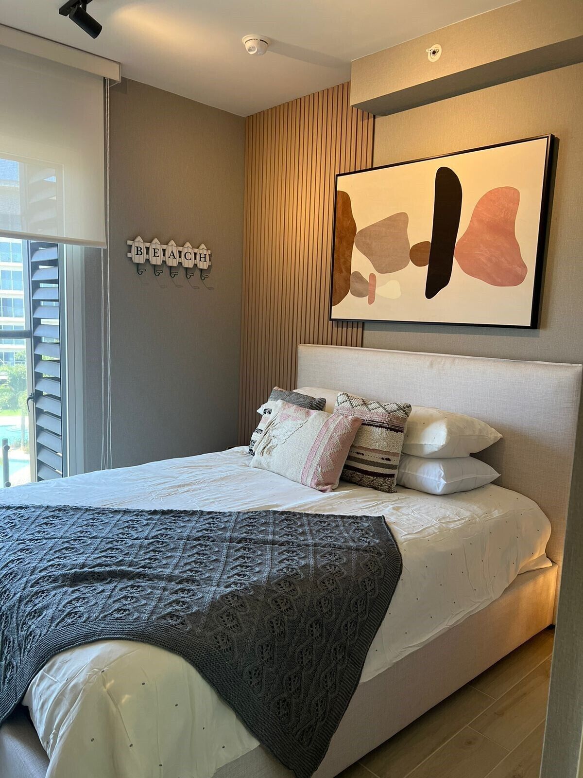 2 habitaciones, tabla de planchar con plancha, wifi y ropa de cama 