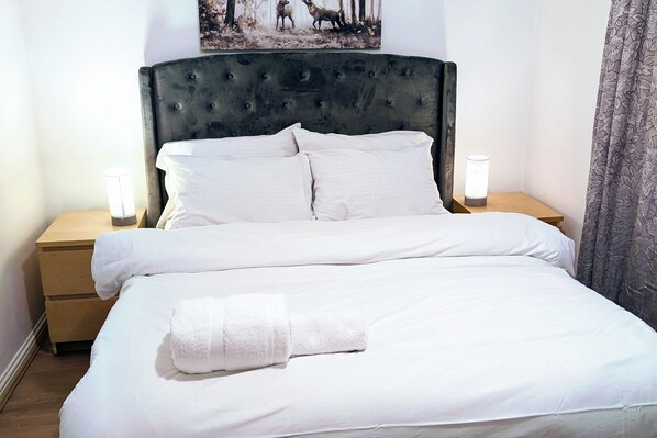 2 habitaciones, tabla de planchar con plancha, wifi y ropa de cama