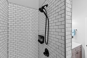 Dutxa, assecador de cabells, tovalloles i sabó 