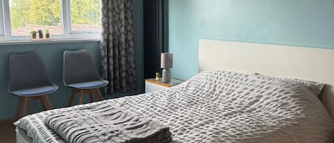 WiFi, bed sheets