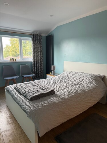 Studio- Sleeps 2- Free WiFi- Luxury Shower