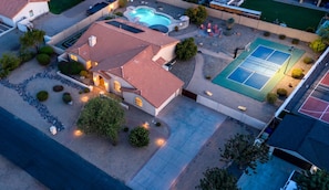 A residential property with a swimming pool, tennis court, and landscaped garden. - Glendale Paradise | Pool | Pickleball | Putt-Putt (Glendale)