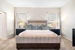 5 habitaciones, tabla de planchar con plancha, wifi y ropa de cama 