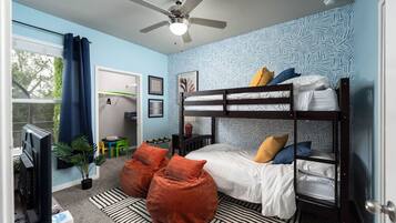 Desk, WiFi, bed sheets