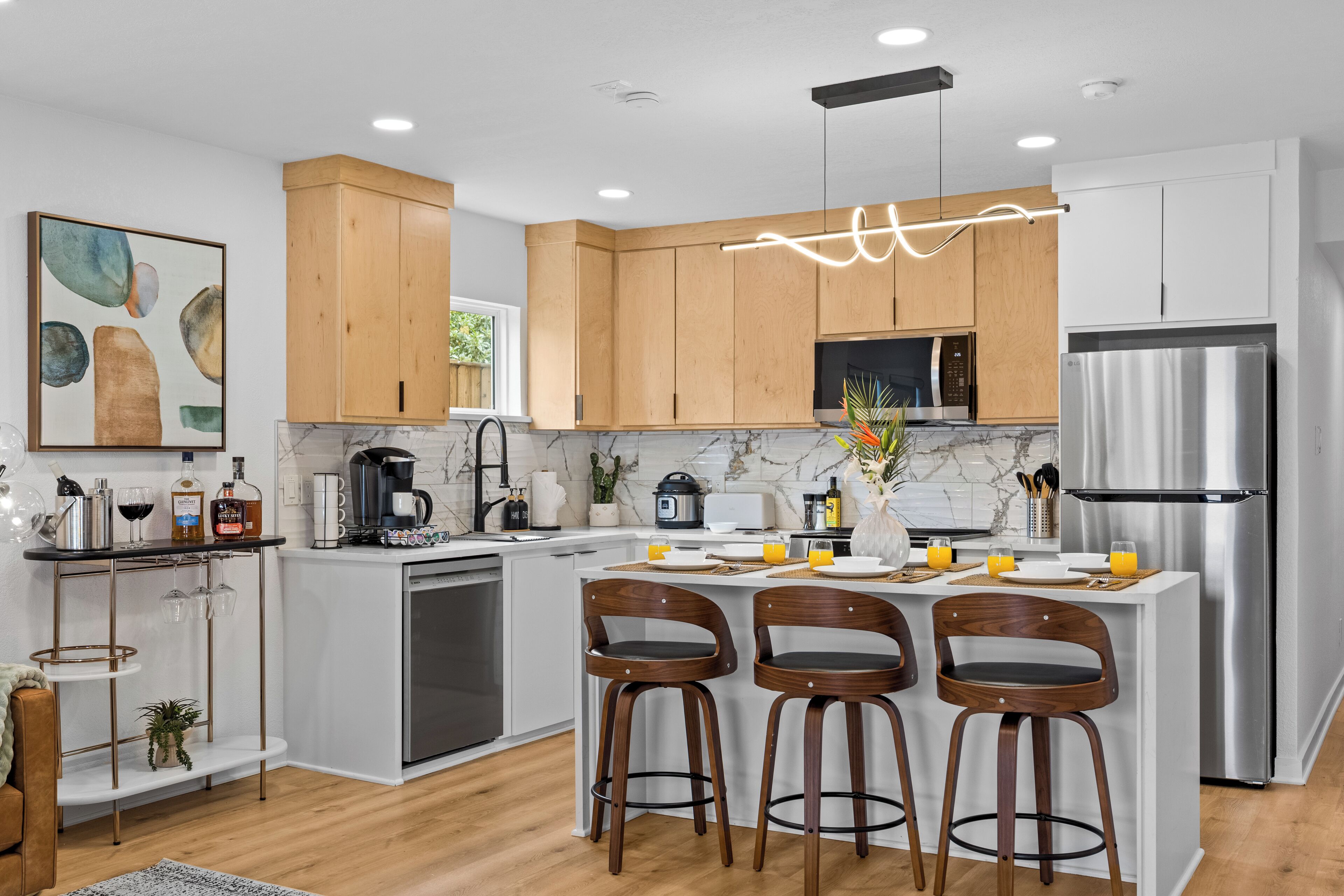 Kühlschrank, Mikrowelle, Ofen, Herdplatte