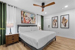 2 habitaciones, escritorio, tabla de planchar con plancha y wifi gratis