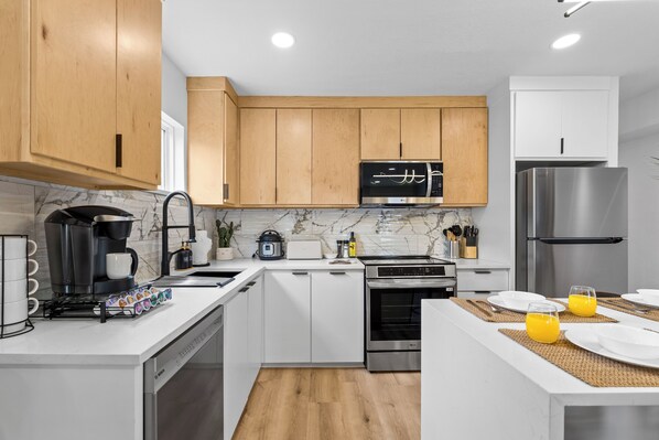 Fridge, microwave, oven, stovetop