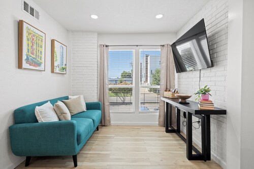 Central Dallas Stay- Med District Gem minutes from Oak Lawn & D-Town Dallas