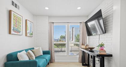 Central Dallas Stay- Med District Gem minutes from Oak Lawn & D-Town Dallas